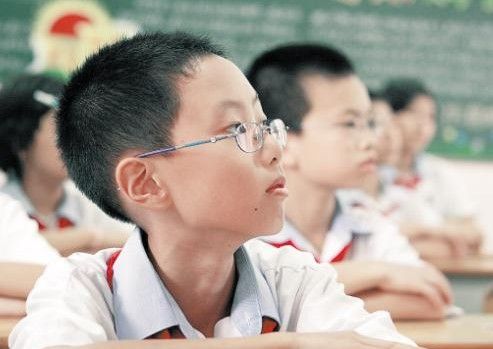 11岁小学生近视达300度 建议:少用电子产品 11岁小学生近视达300度 建议:少用电子产品