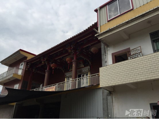 山头村尼姑堂,上为尼姑居室,下出租作鞋厂。记者杨安平摄